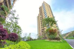 时间截止到2023年9月30日，益阳壹方玖誉为您呈上项目9月现场施工进度情况；益阳壹方玖誉楼盘10栋-15栋、1栋-4栋已交付使用，部分业主陆续装修入住！益阳壹方玖誉楼盘8栋外墙装饰已完成，正在安装门窗及水电施工